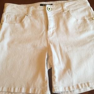 Roz & Ali white jean shorts